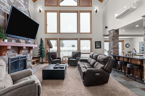 TV, fireplace, stereo - Northwest Passage Retreat Ski-In/Ski-Out + Hot Tub (Sandpoint)