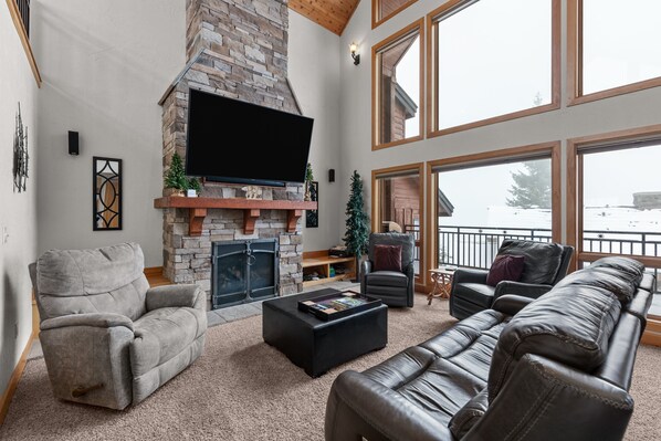 TV, fireplace, stereo