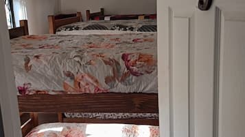Economy Shared Dormitory | WiFi (free), bed sheets