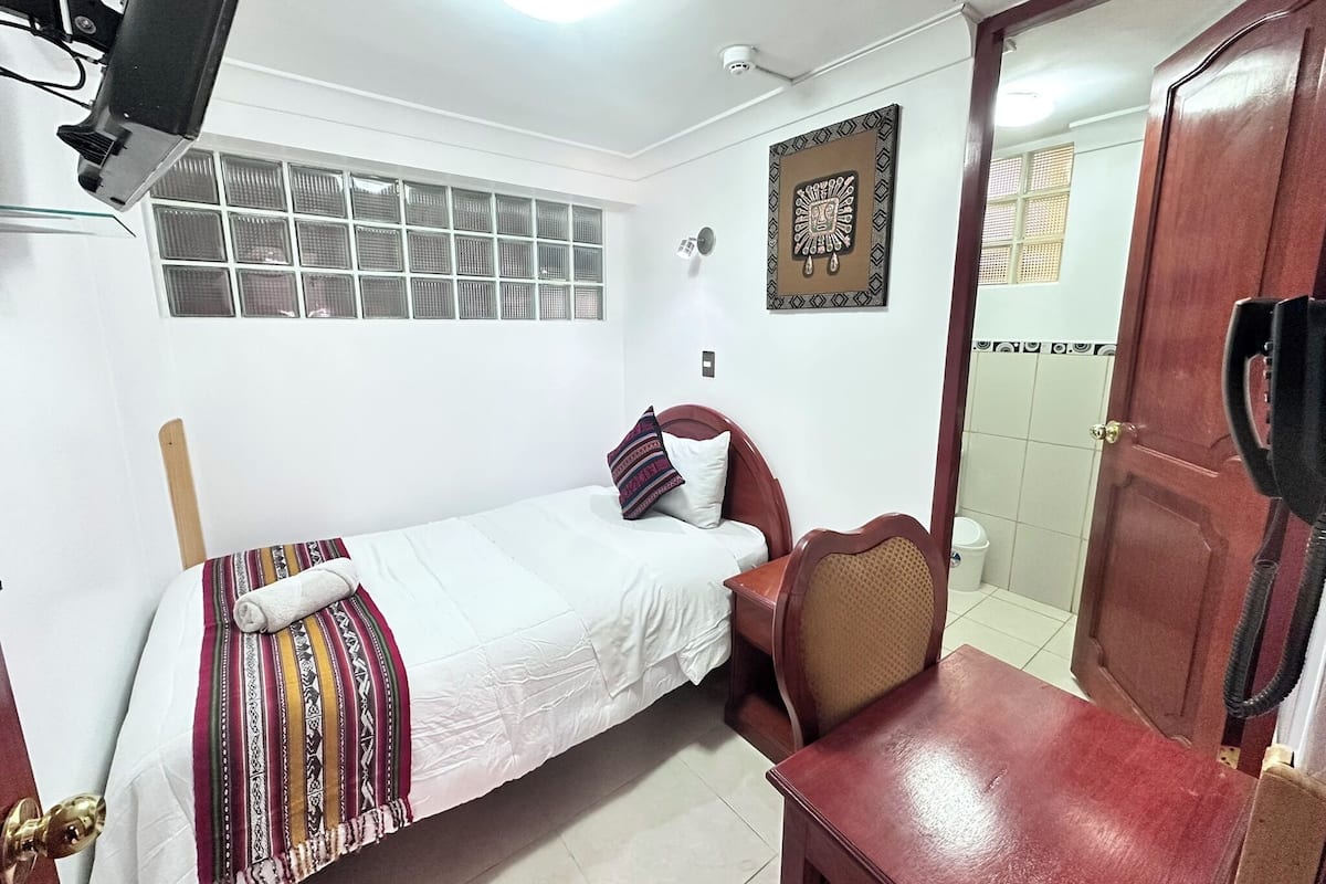 Junior Single Room | Desk, laptop workspace, free WiFi, bed sheets