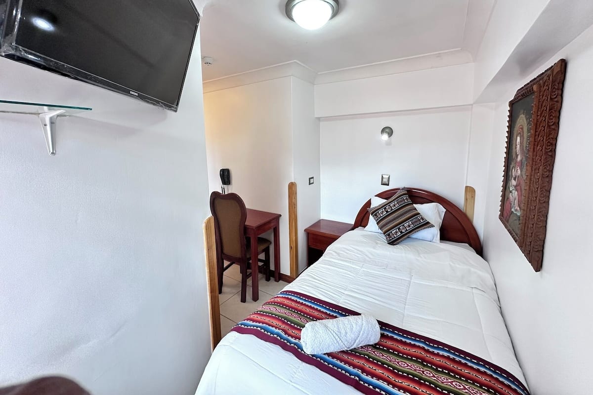 Economy Single Room | Desk, laptop workspace, free WiFi