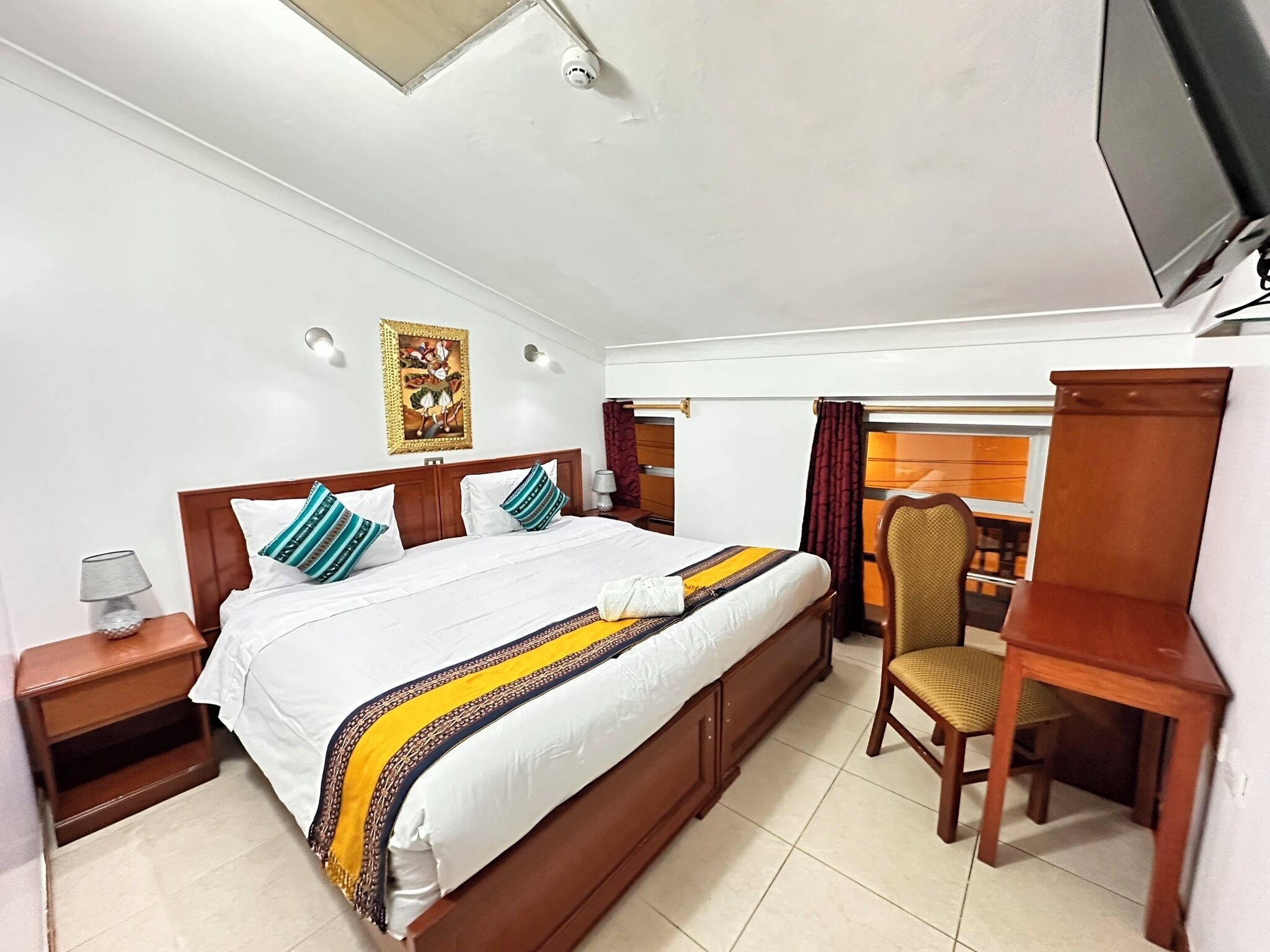 Desk, laptop workspace, free WiFi