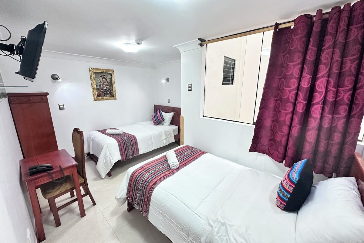 Standard Twin Room | Desk, laptop workspace, free WiFi