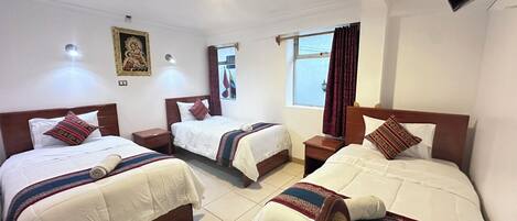 Habitación triple superior | Escritorio, espacio para trabajar con laptop y wifi gratis