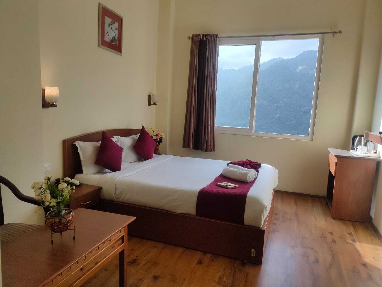 奢华双人房, 山景 | 办公桌、笔记本电脑工作区、免费 WiFi