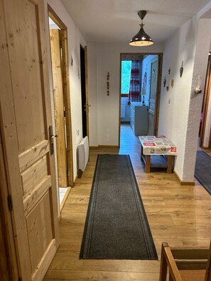 Interior - 13-person resort center apartment (Modane)