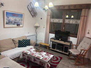 TV, DVD player, stereo - Apartment Valfréjus 6, 8 persons resort center (Modane)