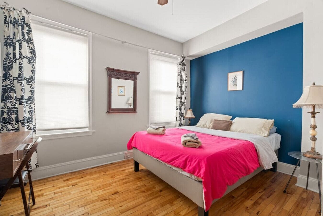 Casa, vista a la ciudad | Escritorio, espacio para trabajar con laptop y wifi gratis 