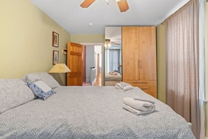 House, City View | Desk, laptop workspace, free WiFi