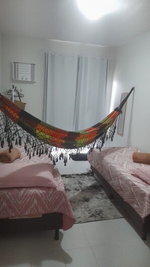 4 habitaciones, tabla de planchar con plancha y wifi gratis 