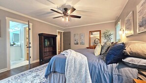 3 bedrooms, iron/ironing board, internet, bed sheets - The Piña Colada; Cozy & Spacious, 3BR/3Full Bath Home in Grant Park/Atlanta! (Atlanta)