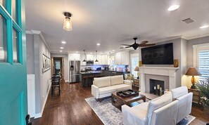 TV - The Piña Colada; Cozy & Spacious, 3BR/3Full Bath Home in Grant Park/Atlanta! (Atlanta)