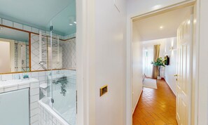 ヘアドライヤー、タオル