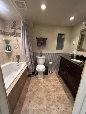 Jetted bath, hair dryer, towels