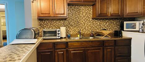 Refrigerador, microondas, horno, placa de cocina