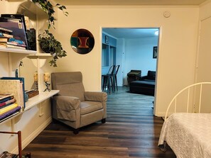 3 bedrooms, iron/ironing board, free WiFi, bed sheets - Hidden Gem! 2BR Guest House Near LA, Glendale & Universal (Glendale)