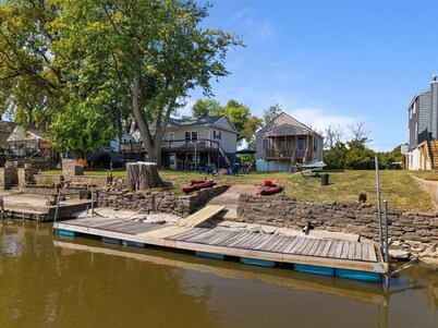 Cozy cabin in Pleasant Valley with AC - perfect getaway spot