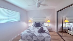 Apartamento superior, 3 quartos | Escrivaninha, espaço de trabalho para notebook, Wi-Fi de cortesia