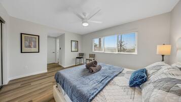 Deluxe Apartment, 3 Bedrooms, Non Smoking | Desk, laptop workspace, free WiFi