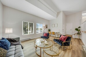 Superior Apartment, 3 Bedrooms | Living area