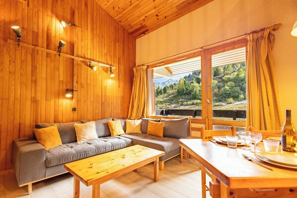 TV - Creux de l'ours #172 - 9 guests - Ski in - Ski out (Méribel)