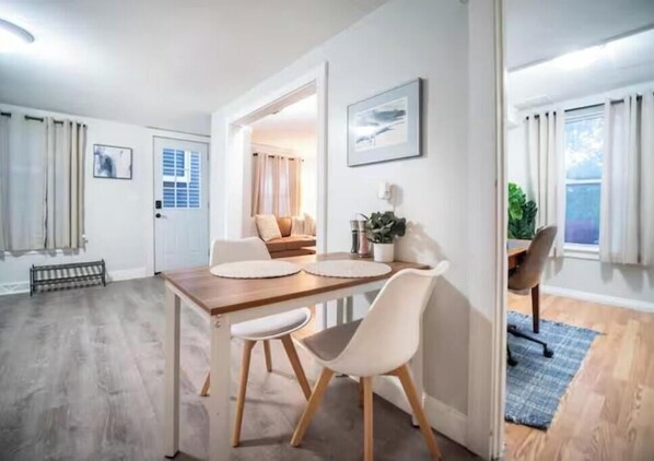 Dining - The Onion Ranch, 2 BED with free onsite parking (Winooski)