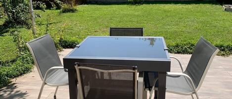 屋外ダイニングエリア