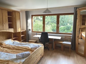 4 quartos, ferros/tábuas de passar roupa, Wi-Fi, roupa de cama