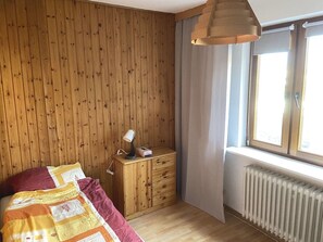 4 chambres, fer et planche à repasser, Wi-Fi, draps fournis