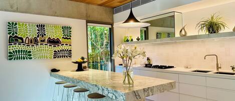 Mikrowelle, Ofen, Herdplatte, Geschirrspüler