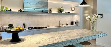 Microwave, oven, stovetop, dishwasher