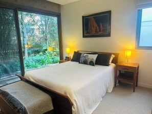 3 habitaciones, tabla de planchar con plancha, wifi y ropa de cama