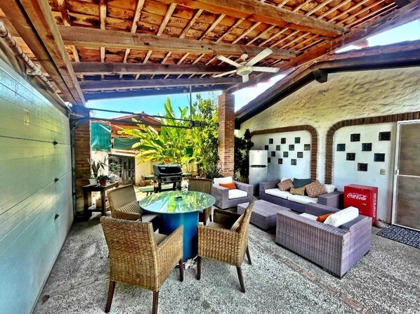 تناول الطعام بالخارج