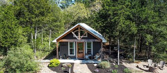 Cozy, romantic 1 bedroom cottage near Smithville