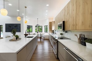 Private kitchen - Villa Rio Grande 8BR Lazy River Pool + Pickleball (Miami)