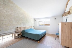 2 bedrooms, iron/ironing board