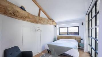 2 bedrooms, desk, iron/ironing board, travel crib