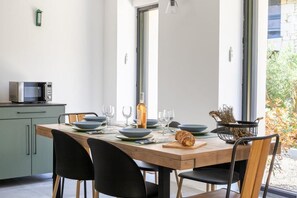 Unclassified image, 4 of 16, button