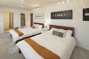 4 bedrooms, desk, travel cot, WiFi