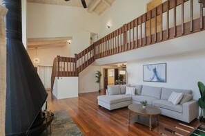 Télévision, cheminée