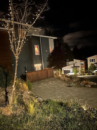 Property grounds. Oceana Retreat: Cozy 1BR with Outdoor Oasis