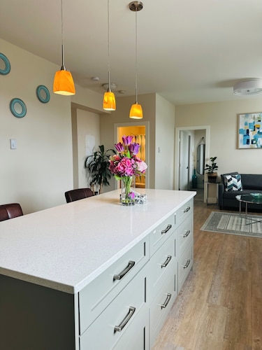 Oceana Retreat - Cozy 1BR suite with Outdoor Oasis