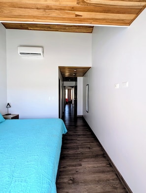 2 habitaciones, tabla de planchar con plancha, wifi y ropa de cama 