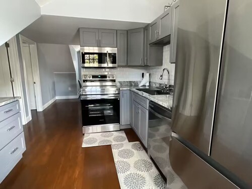 2 floor apartment with private entrance 