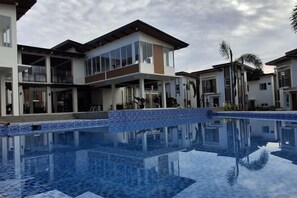 Pool - Vacation Home near Airport and White Sand Beaches (Dauis)