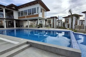 Pool - Vacation Home near Airport and White Sand Beaches (Dauis)