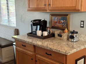 Interior - Serene 3-bedroom house 15 min. from downtown Phoenix and Sky Harbor Airport. (Phoenix)