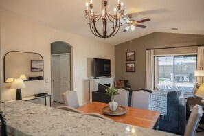 Interior - Serene 3-bedroom house 15 min. from downtown Phoenix and Sky Harbor Airport. (Phoenix)