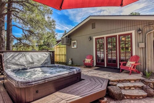 Private Flagstaff Mountain Retreat + Hot Tub!