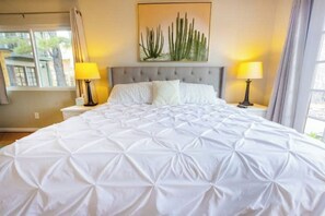 1 quarto, escrivaninha, Wi-Fi de cortesia, roupa de cama